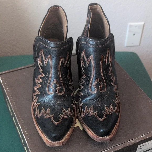 Embroidered Black Ankle Booties - Picture 1 of 6